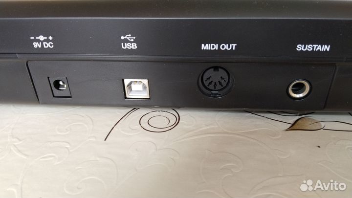 Продам миди клавиатуру Alesis Q49