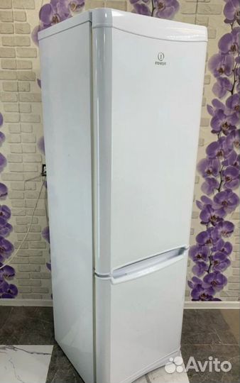 Холодильник indesit