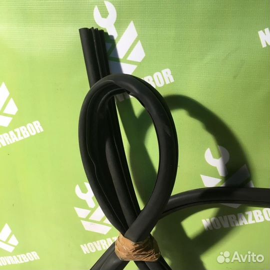 Уплотнитель двери Форд Фокус 2 08-11