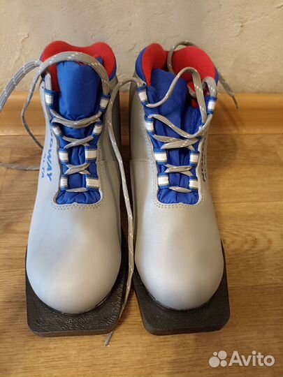 Лыжи беговые 150 с ботинками 35 размер