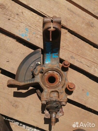 Кулак поворотный передний левый Volkswagen Sharan