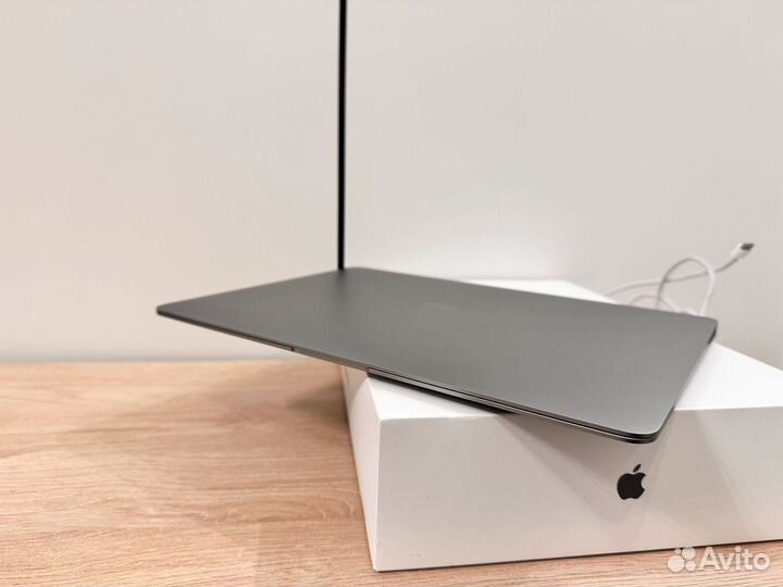 Компактный MacBook Air 13 2020 M1