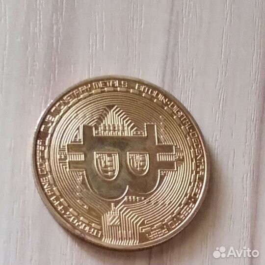 Сувенирная монета биткоин