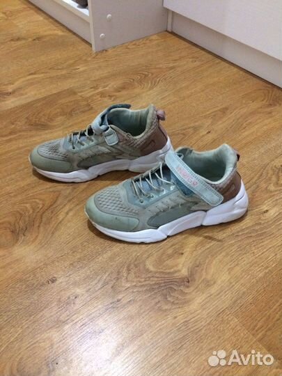 Кроссовки на девочку 35 размер