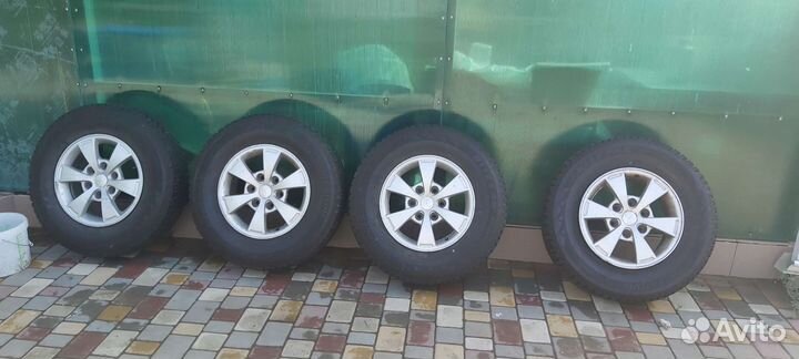 Bridgestone Blizzak Spike-01 245/70 R16