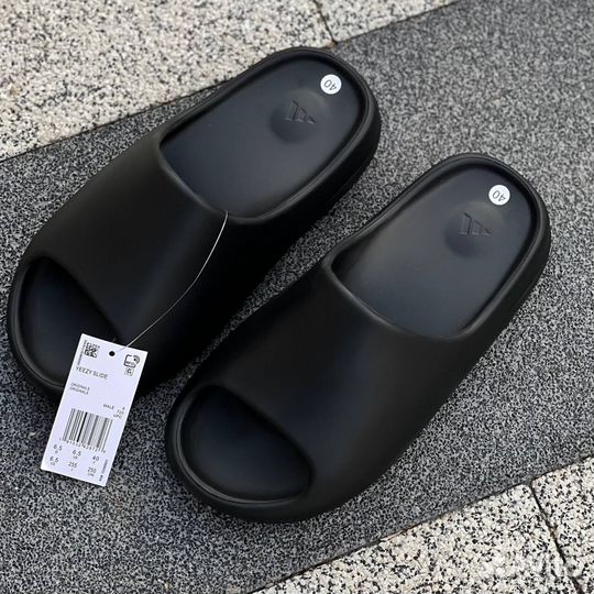 Тапки Adidas Yeezy Slide