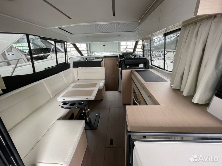 Моторная лодка Jeanneau NC 37 2024