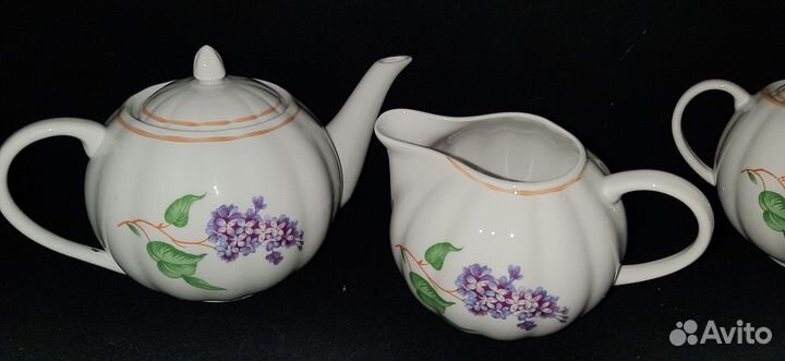 Чайник, сахарница Дулево