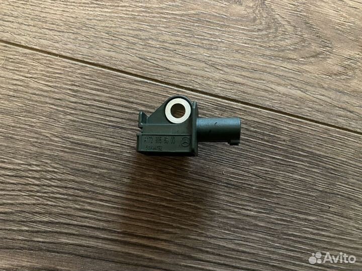 Датчик удара передний Mercedes C-Class W204