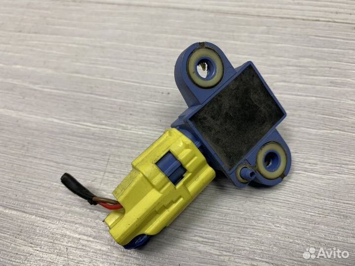 Датчик удара подушки безопасности Volkswagen