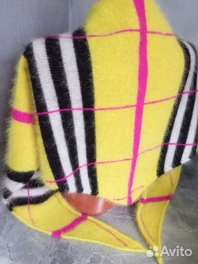 Бактус-косынка Burberry из ангоры желтый