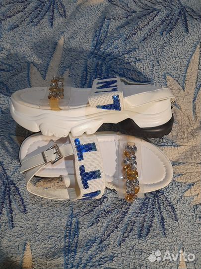Продам сандали