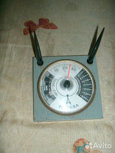 Прибор настольный с 2 авторучками и термометром