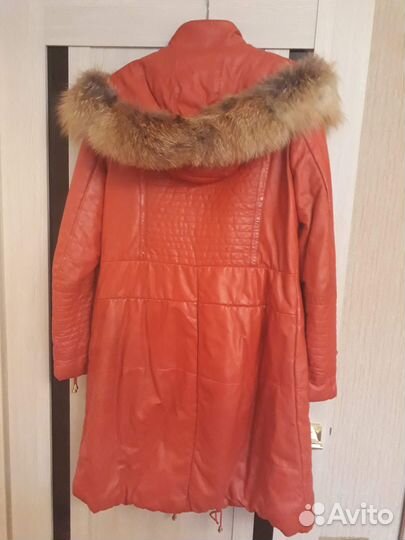 Продам красивую куртку женскую