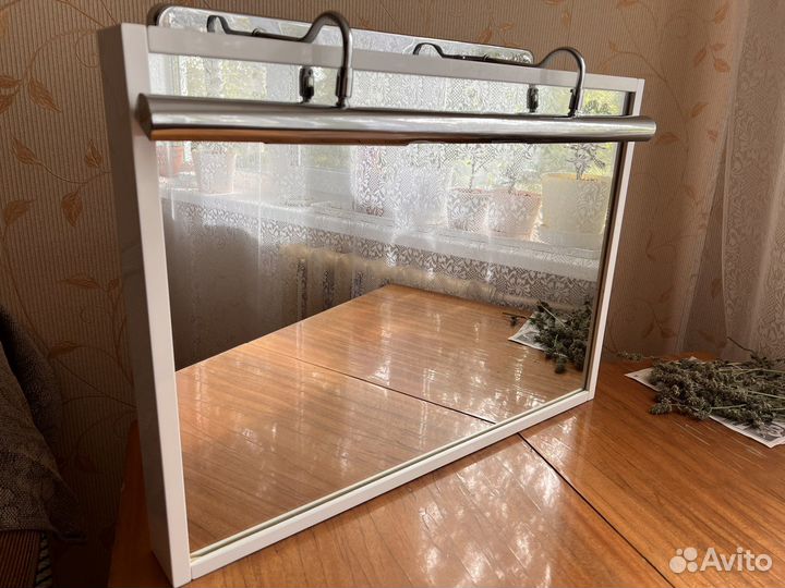 Зеркало с подсветкой-бра