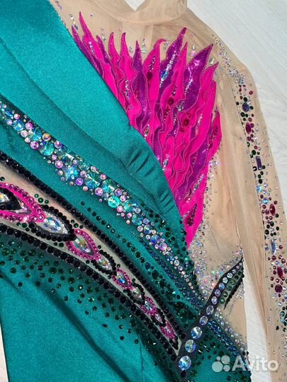 Костюм для выступлений по фигурному катанию