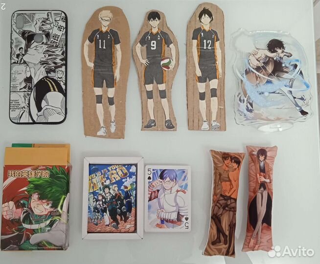 Аниме: значки плакаты карты дакимакуры сережки