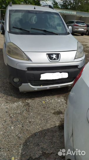 Разбор Пежо Партнер 2 2011г 1,6л бензин