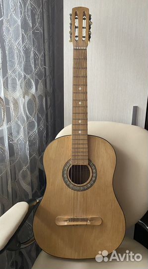 Акустическая гитара