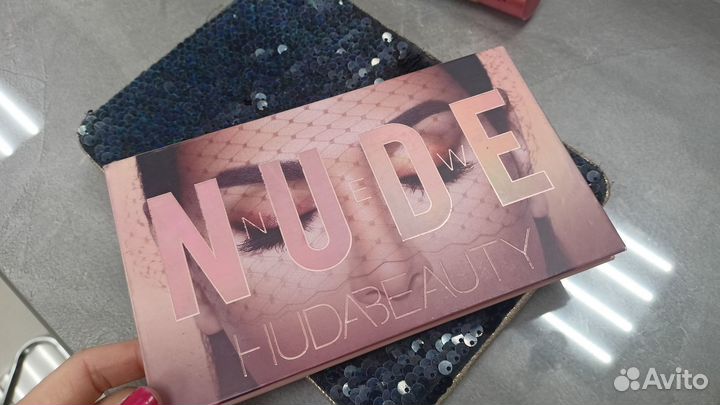 Продам палетка Huda Beauty Nud на все времена 1200