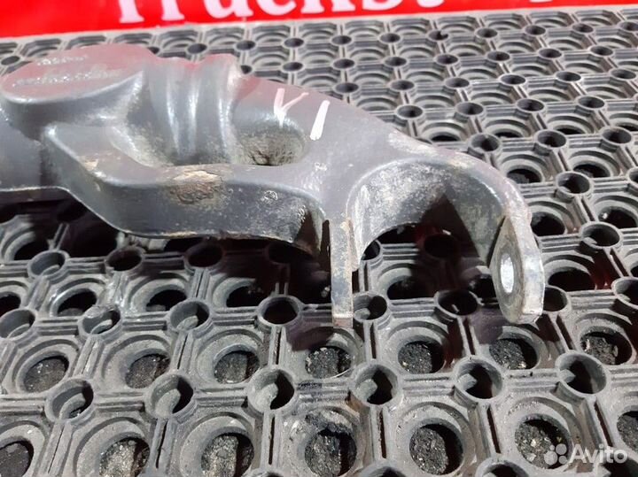 Кронштейн амортизатора переднего правый