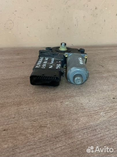 Моторчик стеклоподъемников VW Touareg