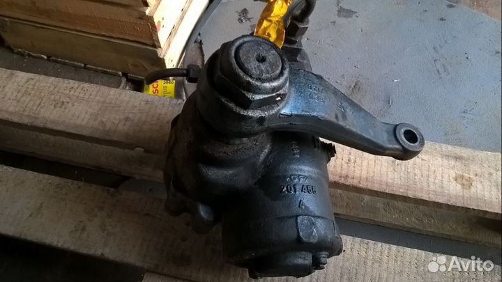 Рулевой редуктор на Мерседе Бенц 814
