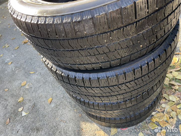 Bridgestone Blizzak Ice 215/55 R17