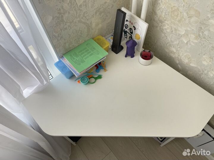 Угловой письменный стол