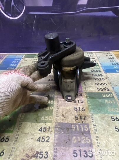 Опора двигателя правая на hyundai i40