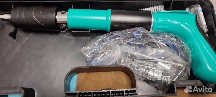 Пневматический пистолет для гвоздей. Дюбеля 100