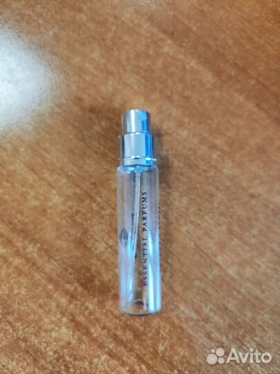 Флакон от Essential parfums