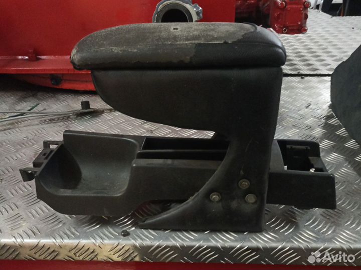 Подлокотник пассат