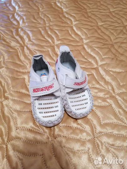 Продам детскую обувь