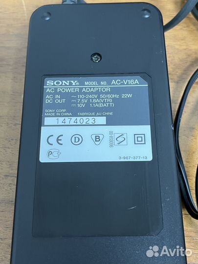 Зарядное устройство Sony AC-V16 и аккумулятор