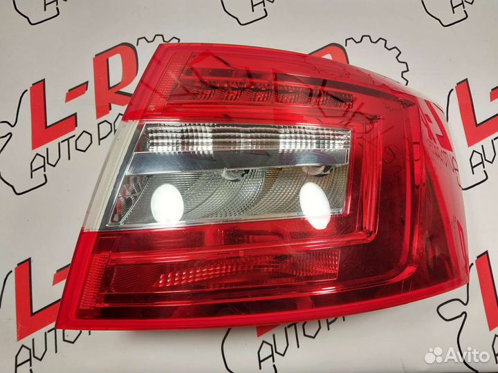 Оригинальный правый фонарь на skoda a7 рестайлинг