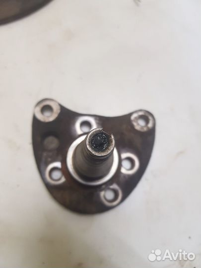 Ступица задняя левая (комплект) Volkswagen Golf 3