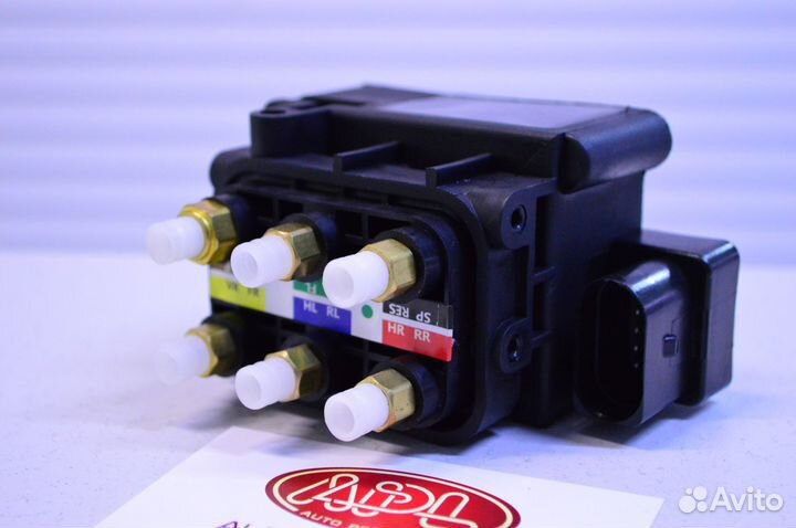 Блок клапанов пневмо Mercedes W221 W164 W166 W212