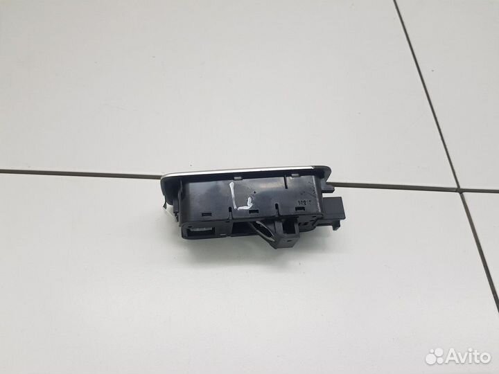 Плафон внутреннего освещения (Geely Coolray)