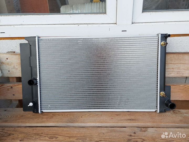 Королла Е150,Аурис радиатор охлаждения 1640037250