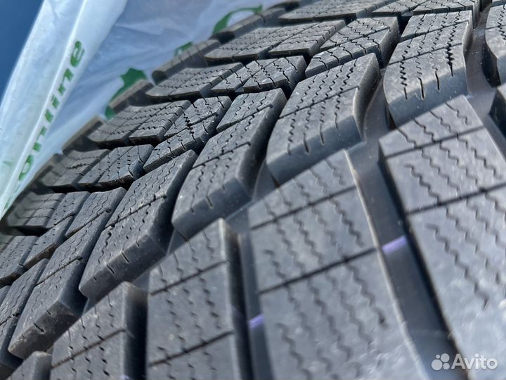 Goodyear UltraGrip 255/45 R19 104V