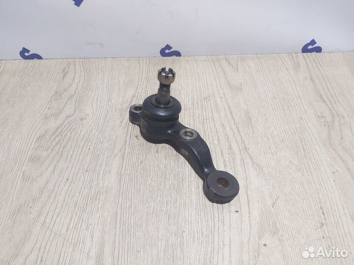 Шаровая опора левая Toyota Mark II GX100