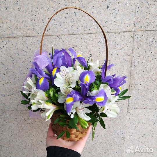 Корзина с цветами 045