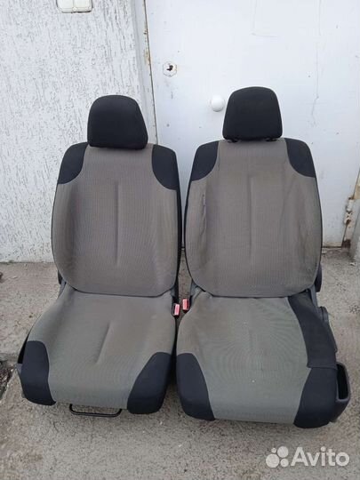 Сиденье переднее лев/прав Citroen C4 2010