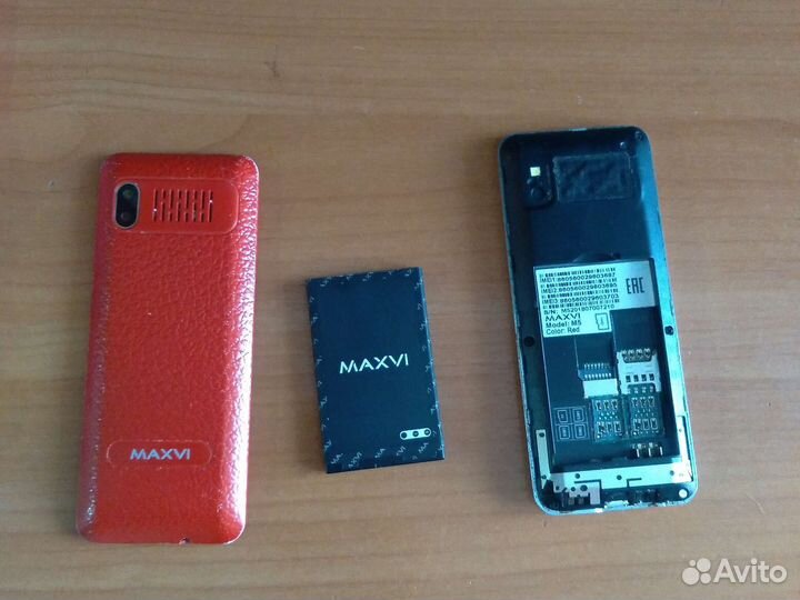 Телефон кнопочный красный