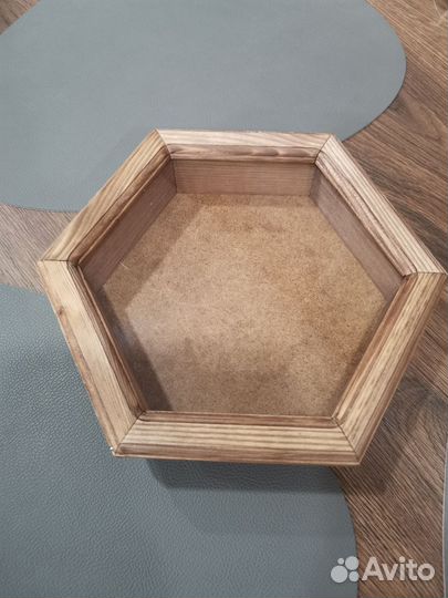 Коробка с крышкой для подарков