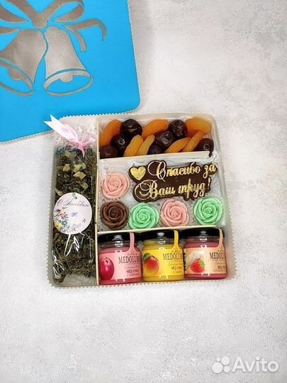 Подарочный набор. Чай, сухофрукты, конфеты
