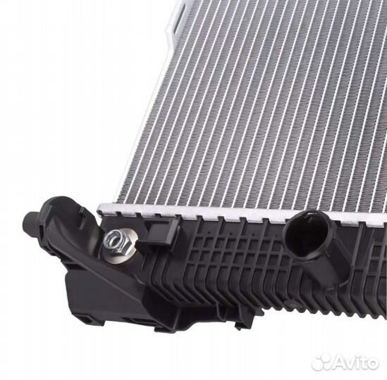 Радиатор охлаждения на Мерседес w212 Е200 Е400