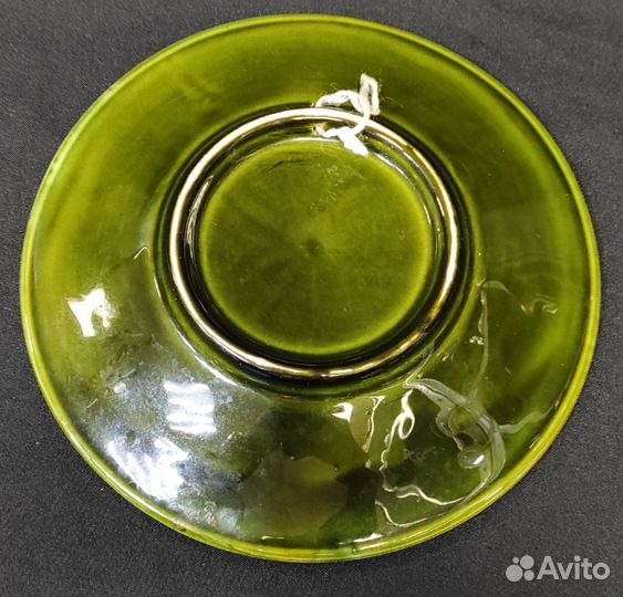 Красивая настенная фаянсовая тарелка 