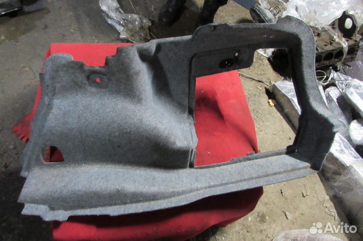 Обшивка багажника правая bmw е90